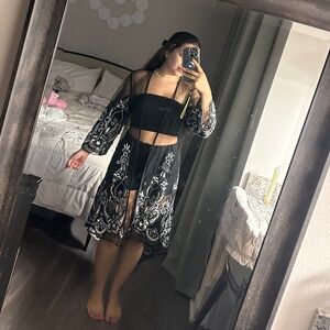 Black and white ‘kimono’